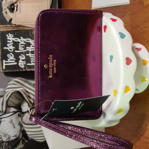 Kate Spade NWT Wristlet gift ready - Picture 1 of 10